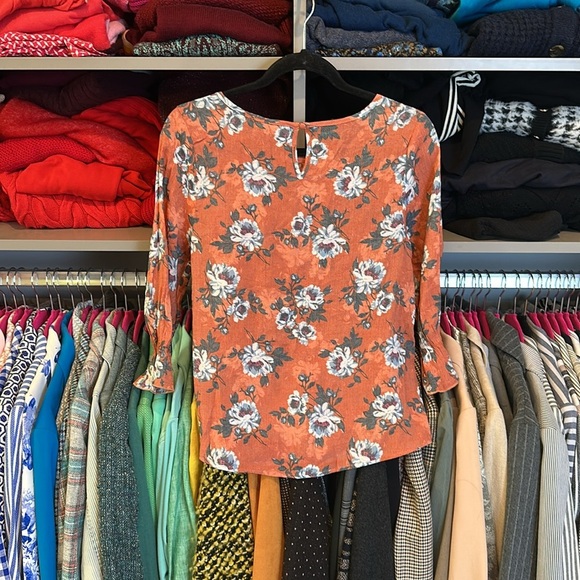 Retrology orange/ blue flowers 3/4 sleeve back button keyhole closure size S - Picture 3 of 3